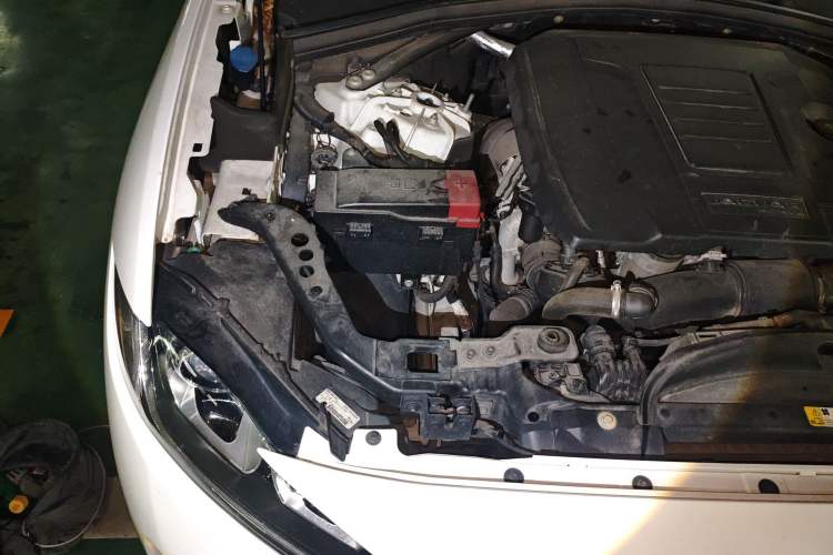 Used Jaguar F-PACE 2019 2.0T Four-Wheel Drive Urban Luxury Edition Engine Bay Right