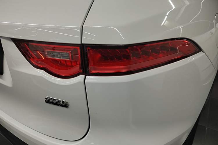 Used Jaguar F-PACE 2019 2.0T Four-Wheel Drive Urban Luxury Edition Exterior 3