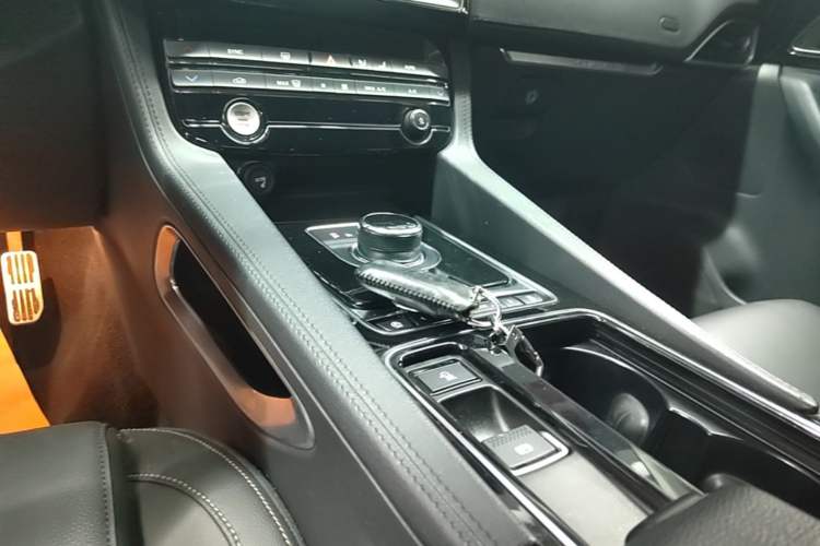 Used Jaguar F-PACE 2019 2.0T Four-Wheel Drive Urban Luxury Edition Gear Lever