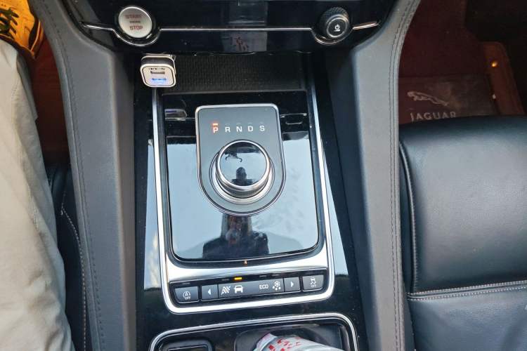 Used Jaguar F-PACE 2019 2.0T Four-Wheel Drive Urban Luxury Edition Gear Lever