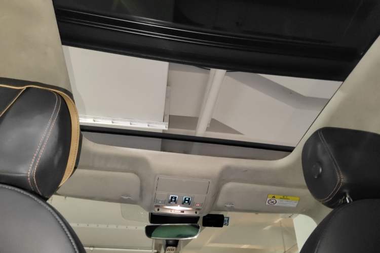 Used Jaguar F-PACE 2019 2.0T Four-Wheel Drive Urban Luxury Edition Headliner
