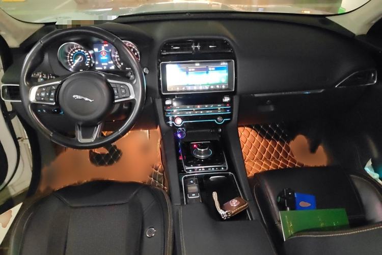 Used Jaguar F-PACE 2019 2.0T Four-Wheel Drive Urban Luxury Edition Interior 2