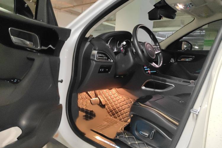 Used Jaguar F-PACE 2019 2.0T Four-Wheel Drive Urban Luxury Edition Interior 3