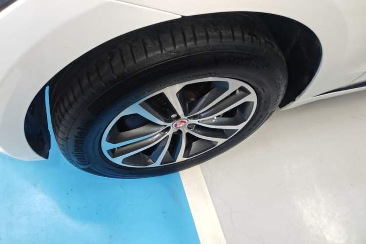 Used Jaguar F-PACE 2019 2.0T All-Wheel Drive R-Sport Sport Edition Left Front Wheel Hub