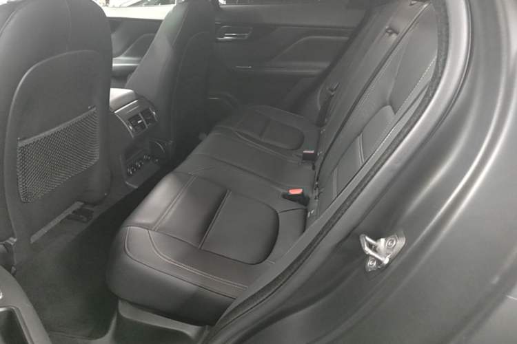 Used Jaguar F-PACE 2019 2.0T Four-Wheel Drive Urban Luxury Edition Left Rear Seat