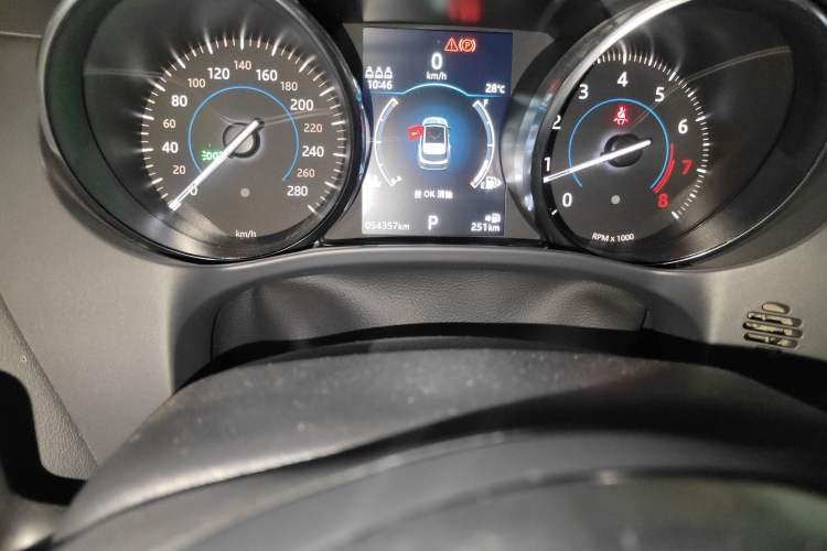 Used Jaguar F-PACE 2019 2.0T Four-Wheel Drive Urban Luxury Edition Odometer Close Up