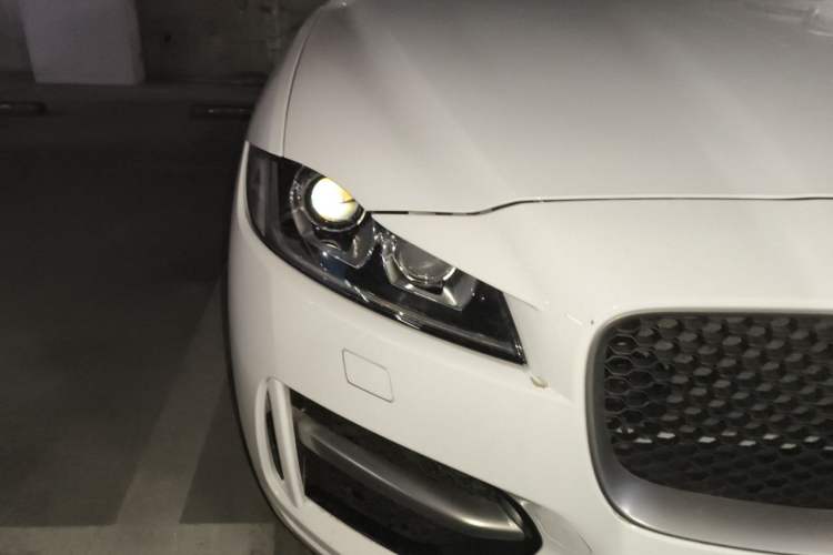 Used Jaguar F-PACE 2019 2.0T All-Wheel Drive R-Sport Sport Edition Right Front Headlight
