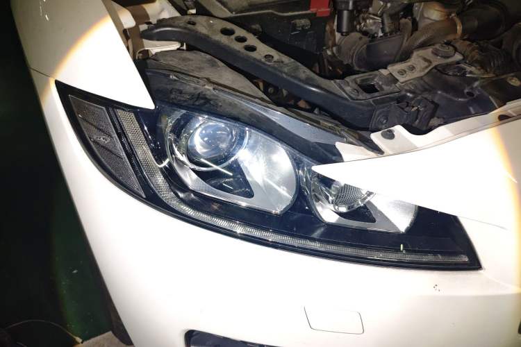 Used Jaguar F-PACE 2019 2.0T Four-Wheel Drive Urban Luxury Edition Right Front Headlight