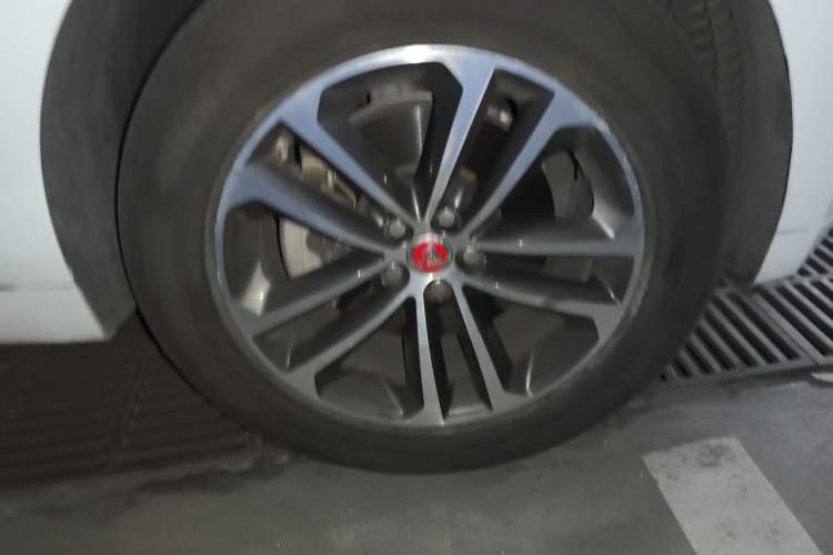 Used Jaguar F-PACE 2019 2.0T All-Wheel Drive R-Sport Sport Edition Right Front Wheel Hub
