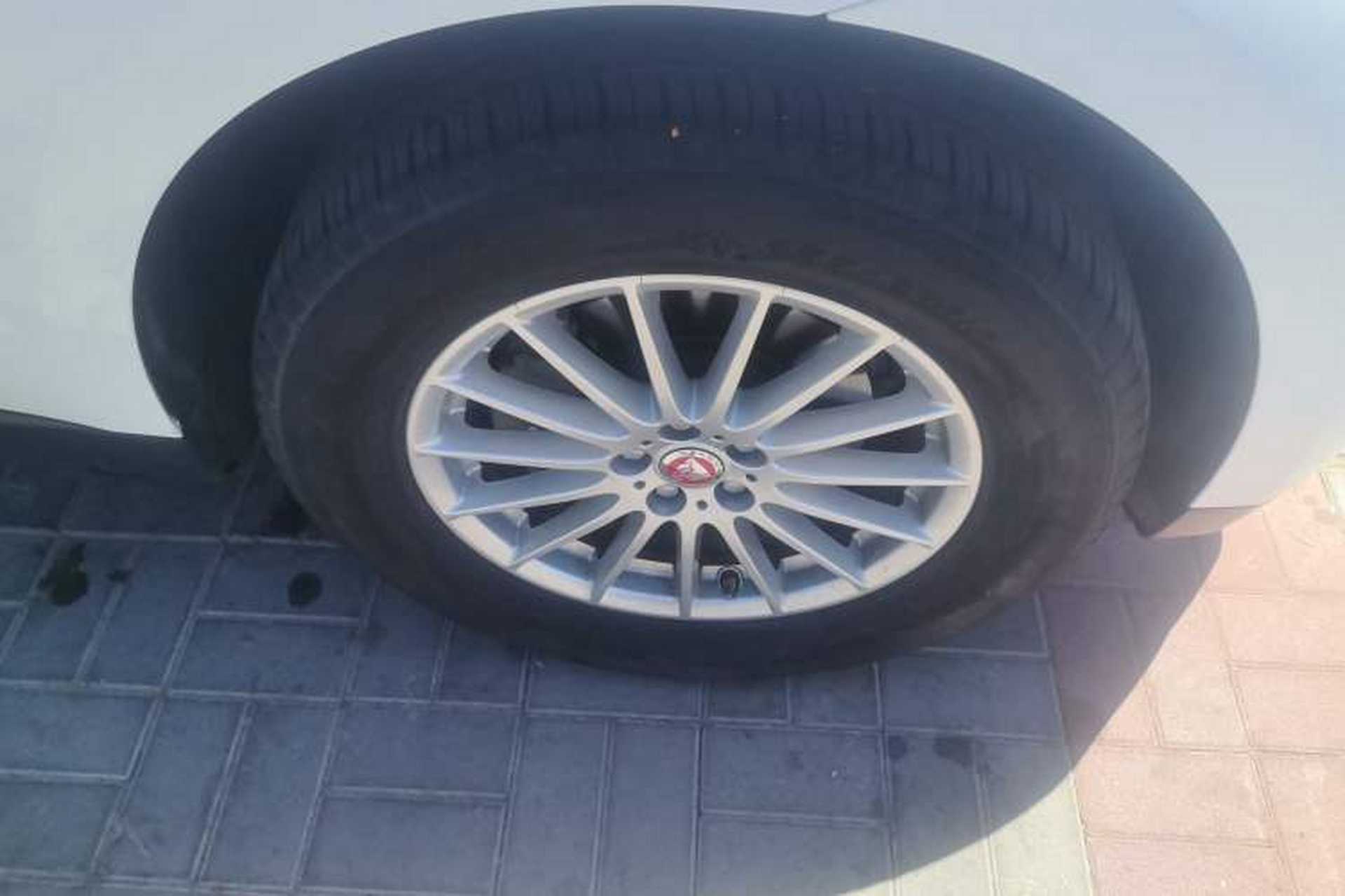 Used Jaguar F-PACE 2019 2.0T Four-Wheel Drive Urban Luxury Edition Right Front Wheel Hub