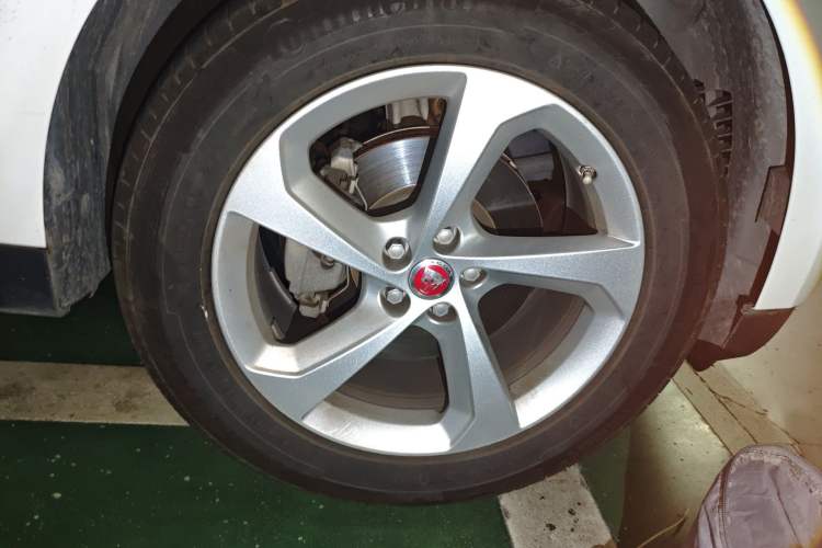 Used Jaguar F-PACE 2019 2.0T Four-Wheel Drive Urban Luxury Edition Right Front Wheel Hub
