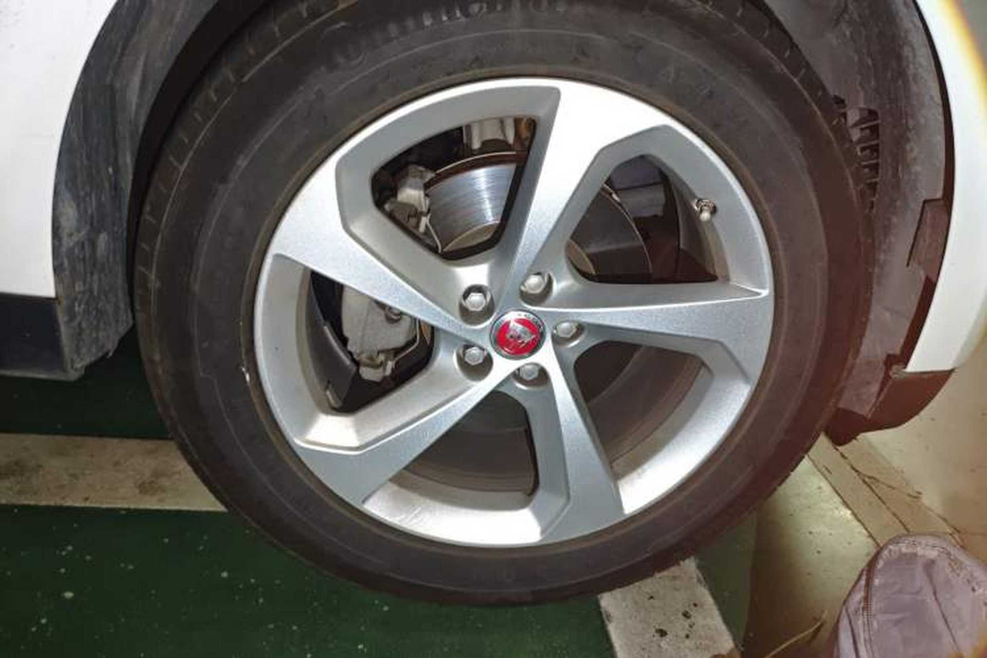 Used Jaguar F-PACE 2019 2.0T Four-Wheel Drive Urban Luxury Edition Right Front Wheel Hub