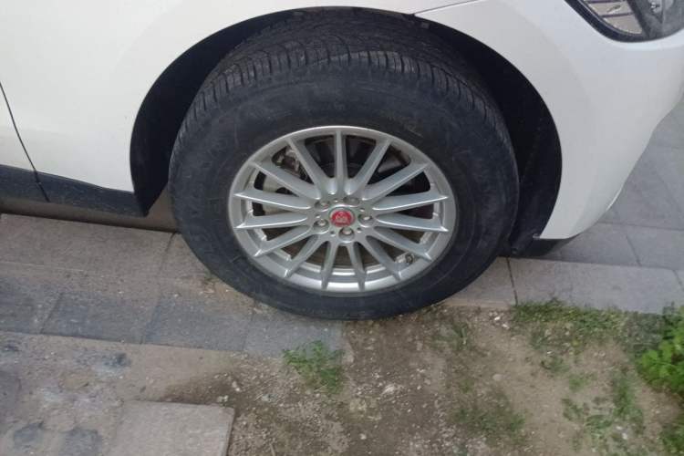 Used Jaguar F-PACE 2019 2.0T Four-Wheel Drive Urban Luxury Edition Right Front Wheel Hub