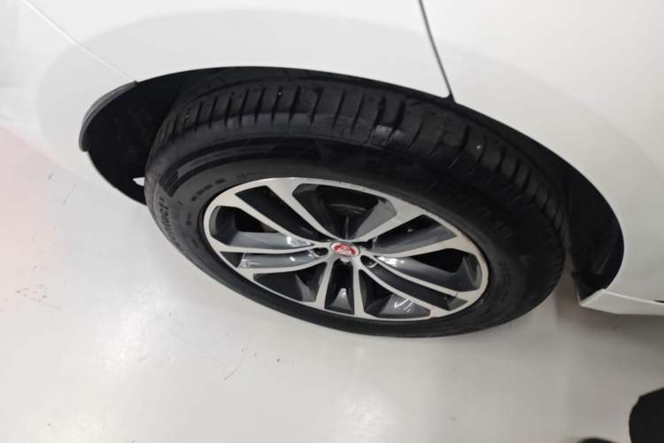 Used Jaguar F-PACE 2019 2.0T All-Wheel Drive R-Sport Sport Edition Right Rear Wheel Hub