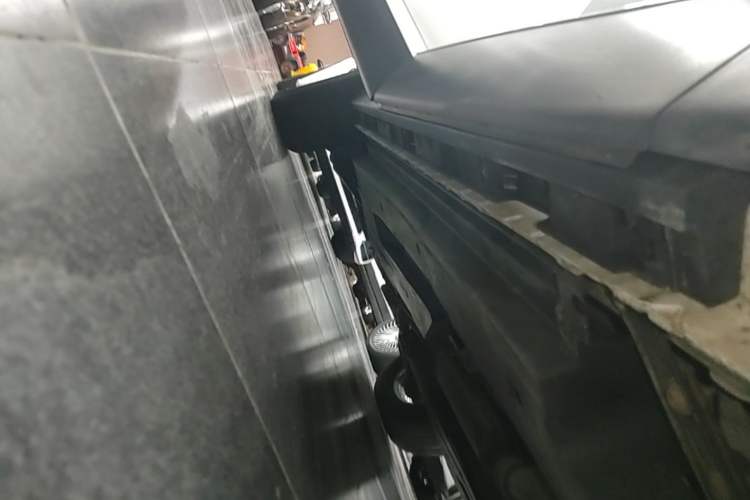 Used Jaguar F-PACE 2019 2.0T Four-Wheel Drive Urban Luxury Edition Right Side Sill