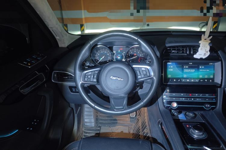 Used Jaguar F-PACE 2019 2.0T Four-Wheel Drive Urban Luxury Edition Steering Wheel