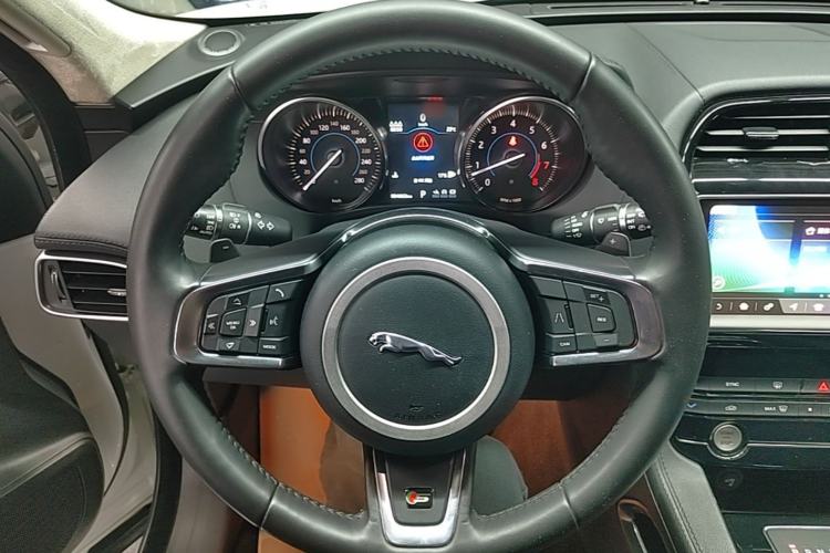 Used Jaguar F-PACE 2019 2.0T Four-Wheel Drive Urban Luxury Edition Steering Wheel