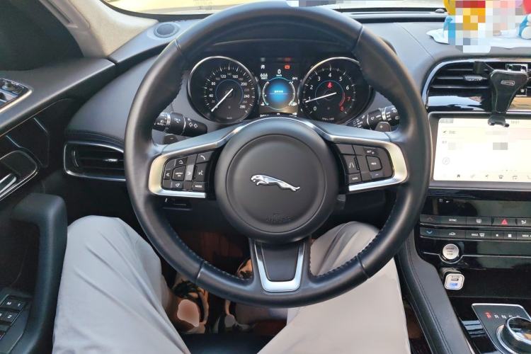 Used Jaguar F-PACE 2019 2.0T Four-Wheel Drive Urban Luxury Edition Steering Wheel