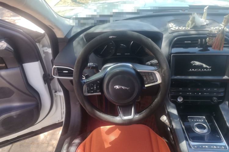 Used Jaguar F-PACE 2019 2.0T Four-Wheel Drive Urban Luxury Edition Steering Wheel