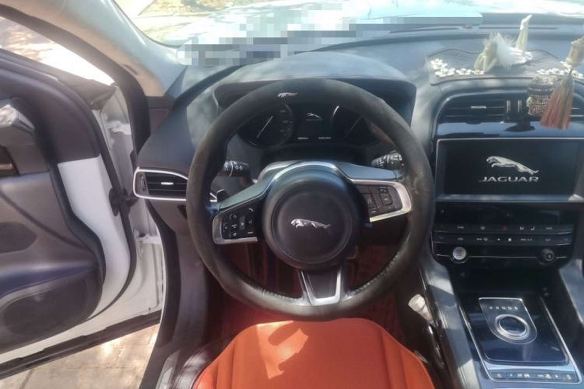 Used Jaguar F-PACE 2019 2.0T Four-Wheel Drive Urban Luxury Edition Steering Wheel
