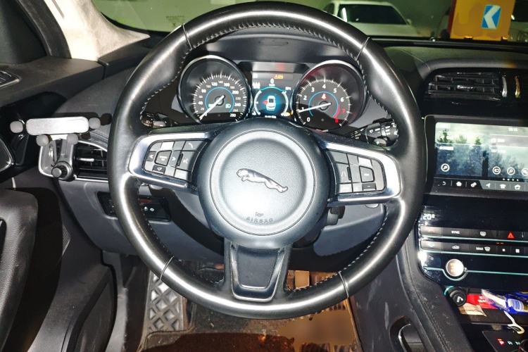 Used Jaguar F-PACE 2019 2.0T Four-Wheel Drive Urban Luxury Edition Steering Wheel