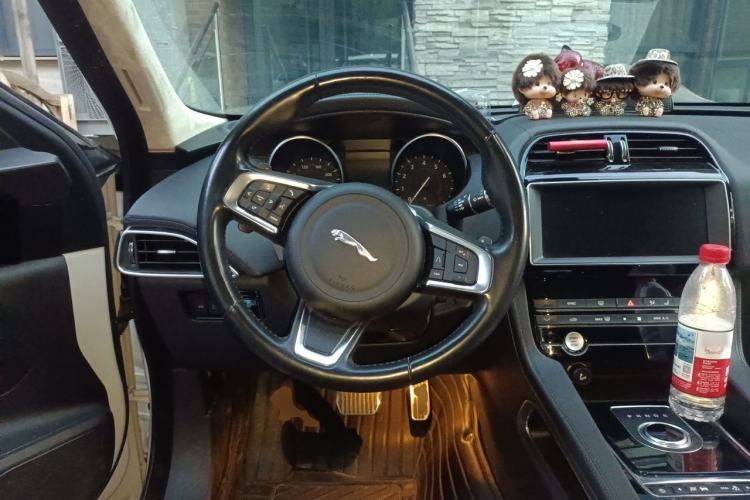 Used Jaguar F-PACE 2019 2.0T Four-Wheel Drive Urban Luxury Edition Steering Wheel