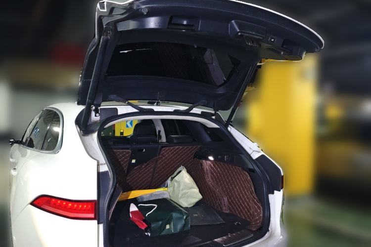 Used Jaguar F-PACE 2019 2.0T Four-Wheel Drive Urban Luxury Edition Trunk