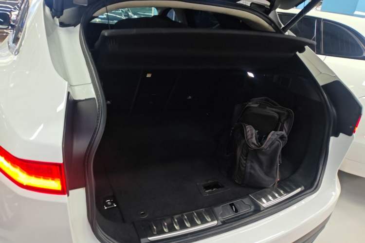 Used Jaguar F-PACE 2019 2.0T All-Wheel Drive R-Sport Sport Edition Trunk