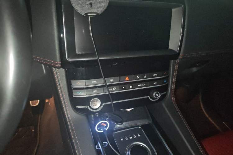 Used Jaguar F-PACE 2020 2.0T Rally Edition Audio And AC Panel