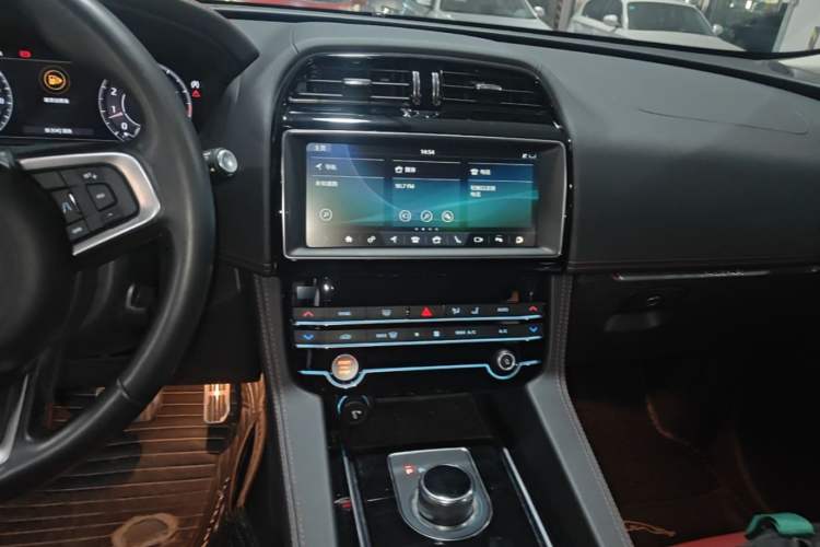 Used Jaguar F-PACE 2020 2.0T Rally Edition Audio And AC Panel