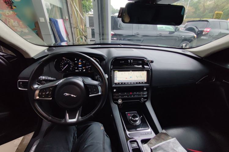 Used Jaguar F-PACE 2020 2.0T Urban Deluxe Edition Center Console