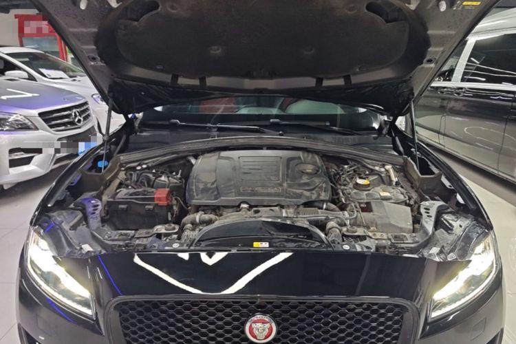 Used Jaguar F-PACE 2020 2.0T Rally Edition Engine Bay