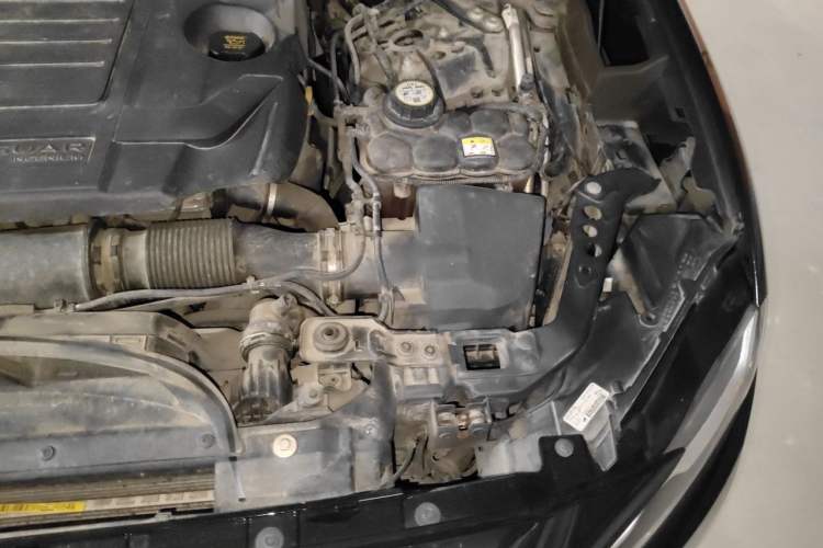 Used Jaguar F-PACE 2020 2.0T Rally Edition Engine Bay Left