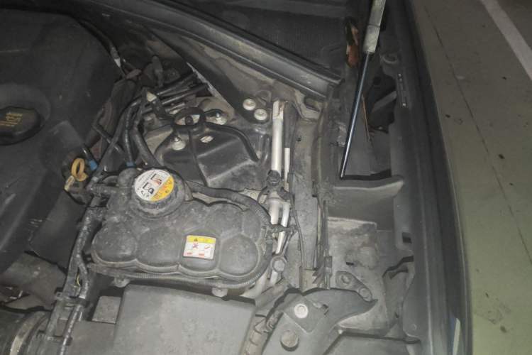 Used Jaguar F-PACE 2020 2.0T Rally Edition Engine Bay Left