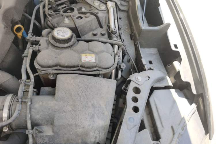 Used Jaguar F-PACE 2020 300-Sport Sports Edition Engine Bay Left