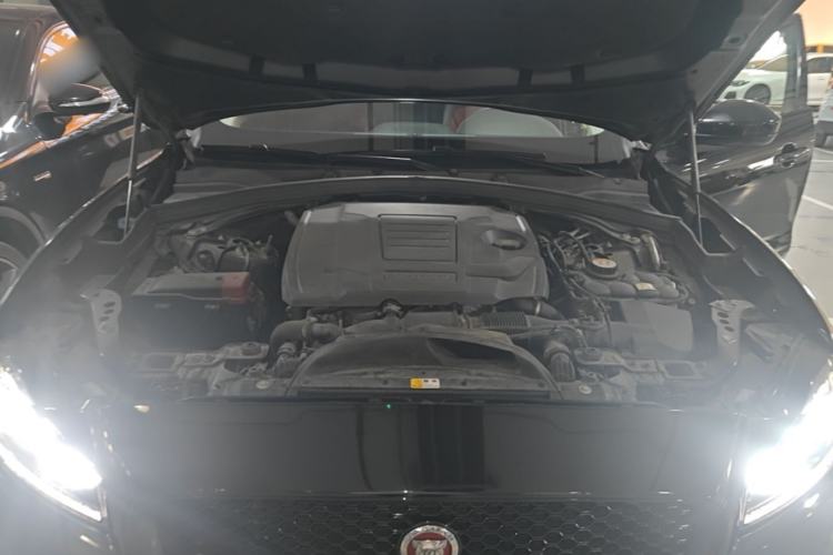 Used Jaguar F-PACE 2020 2.0T Rally Edition Engine Bay