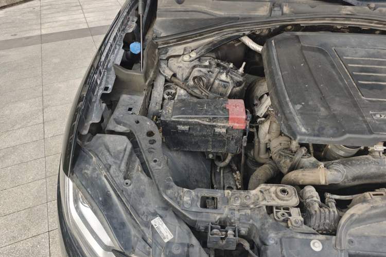 Used Jaguar F-PACE 2020 2.0T Rally Edition Engine Bay Right