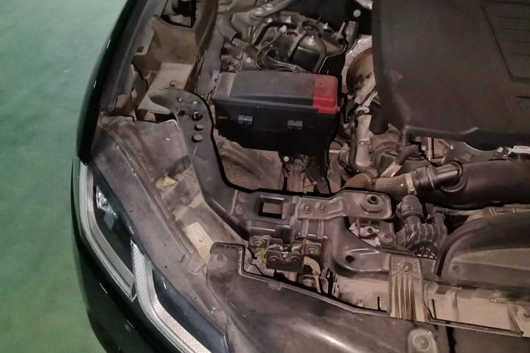 Used Jaguar F-PACE 2020 2.0T Urban Deluxe Edition Engine Bay Right