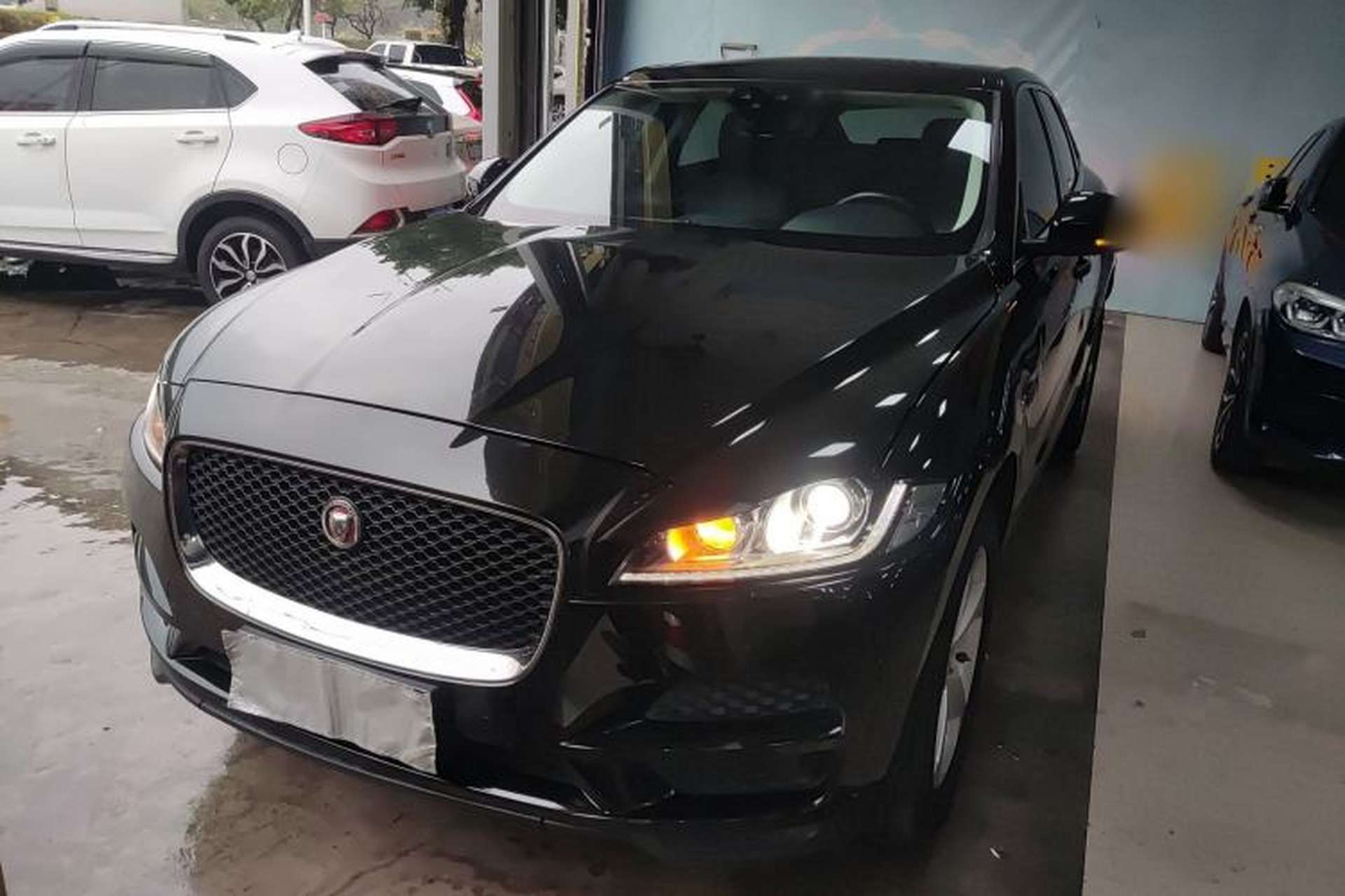 Used Jaguar F-PACE 2020 2.0T Urban Deluxe Edition Front Left 45 Deg