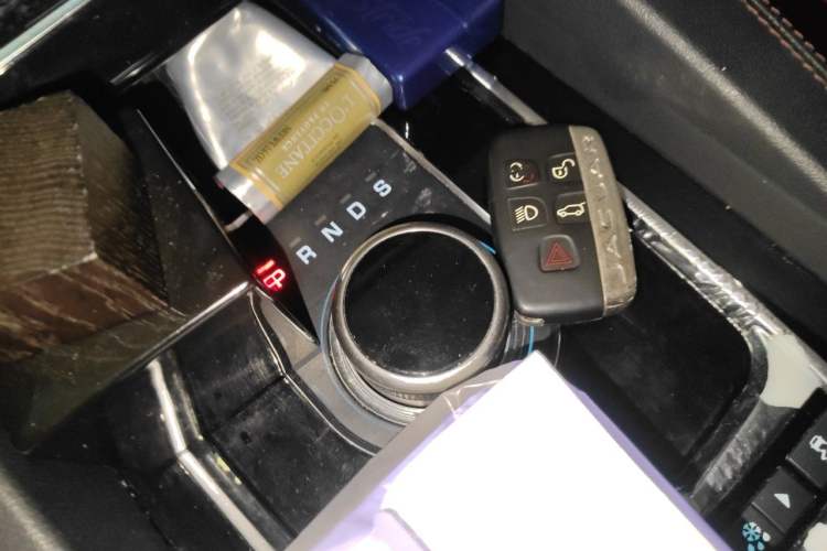 Used Jaguar F-PACE 2020 2.0T Rally Edition Gear Lever