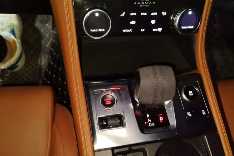 Used Jaguar F-PACE 2020 2.0T Urban Deluxe Edition Gear Lever
