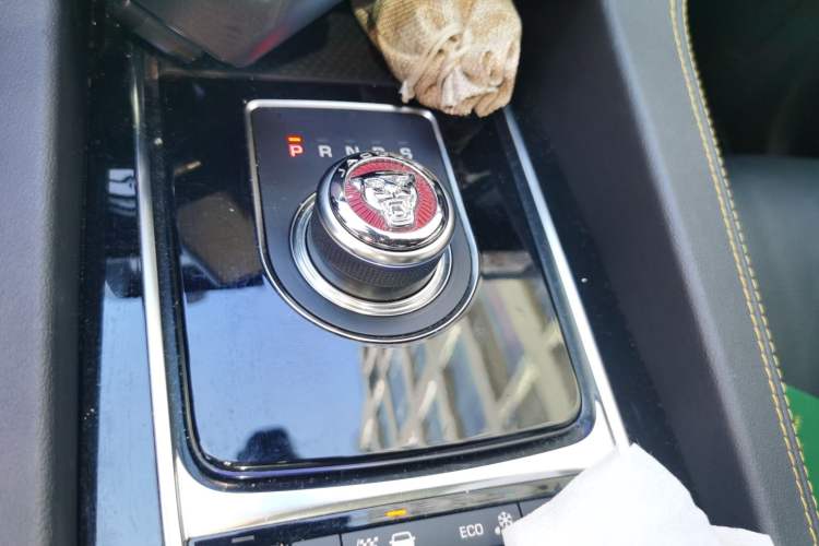Used Jaguar F-PACE 2020 300-Sport Sports Edition Gear Lever