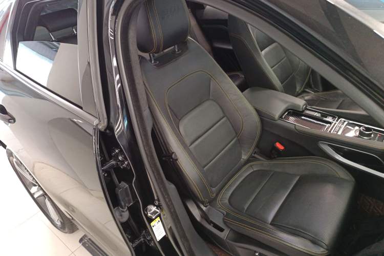 Used Jaguar F-PACE 2020 300-Sport Sports Edition Right Front Seat