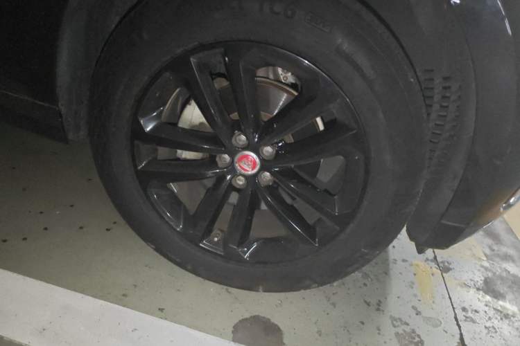 Used Jaguar F-PACE 2020 2.0T Rally Edition Right Front Wheel Hub