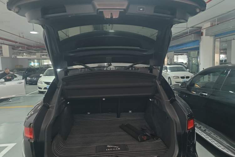 Used Jaguar F-PACE 2020 2.0T Rally Edition Trunk