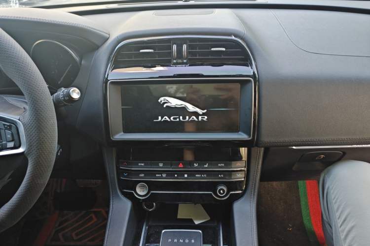 Used Jaguar F-PACE 2020 2.0T Urban Deluxe Edition Audio And AC Panel