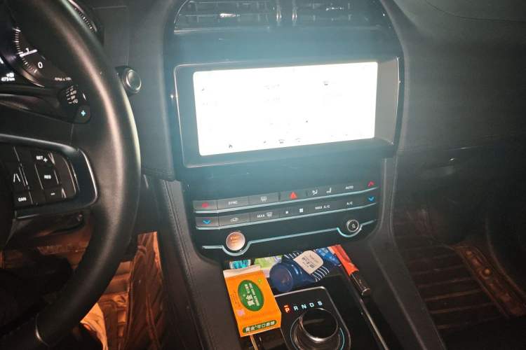 Used Jaguar F-PACE 2020 2.0T Urban Deluxe Edition Audio And AC Panel
