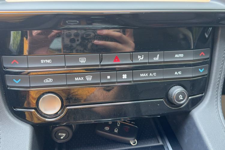 Used Jaguar F-PACE 2020 2.0T Urban Deluxe Edition Audio And AC Panel