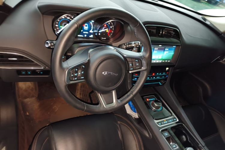 Used Jaguar F-PACE 2020 2.0T Urban Deluxe Edition Center Console