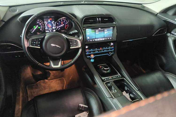 Used Jaguar F-PACE 2020 2.0T Urban Deluxe Edition Center Console